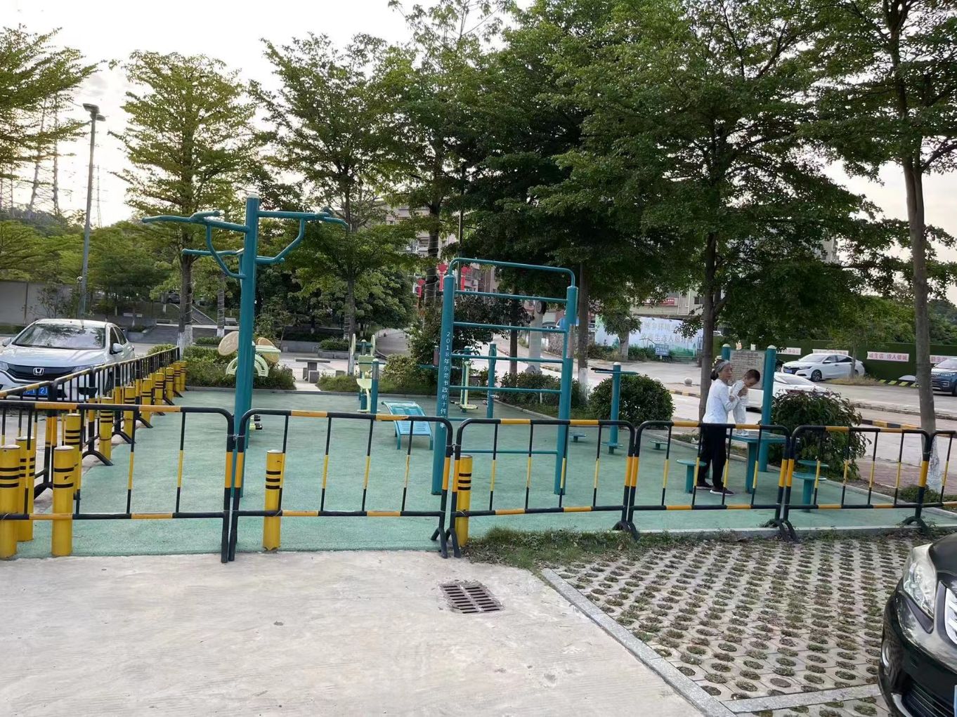 塘厦镇龙背岭社区丙烯酸运动地面工程