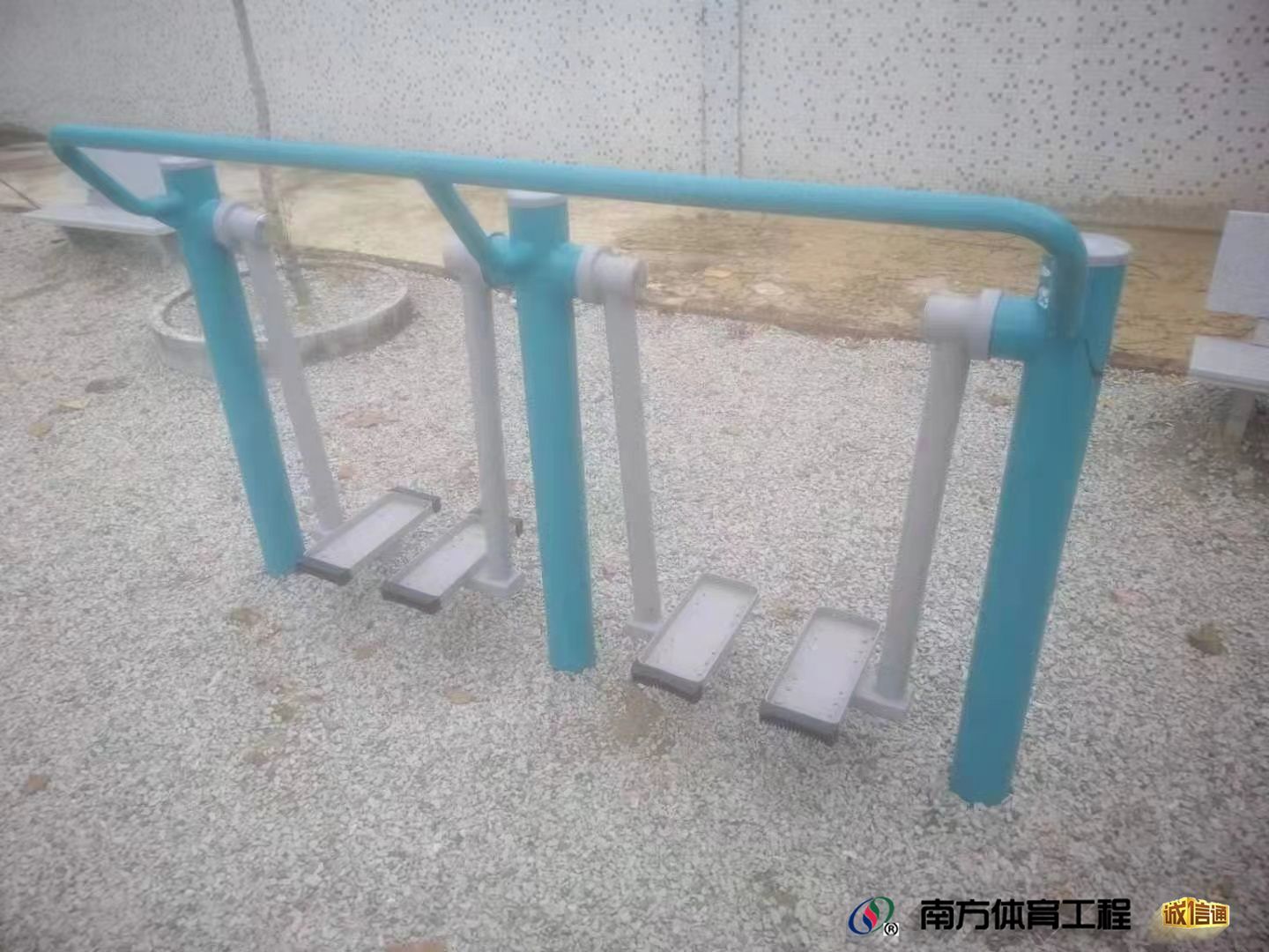 广东省汕头市潮南区两英镇新厝居委会新厝匹克球场
