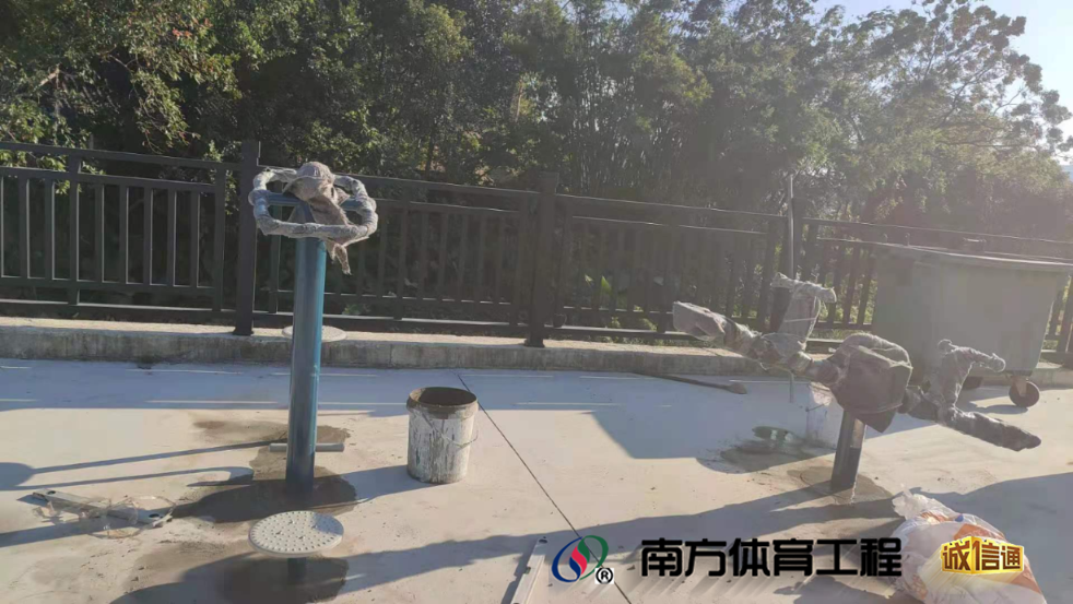 广东省江门市鹤山市鹤城镇万和村委会路坑村匹克球场